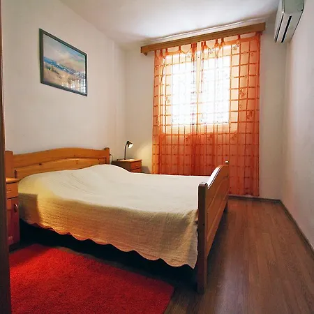 Daire Ines.1 Blato (Makarska)