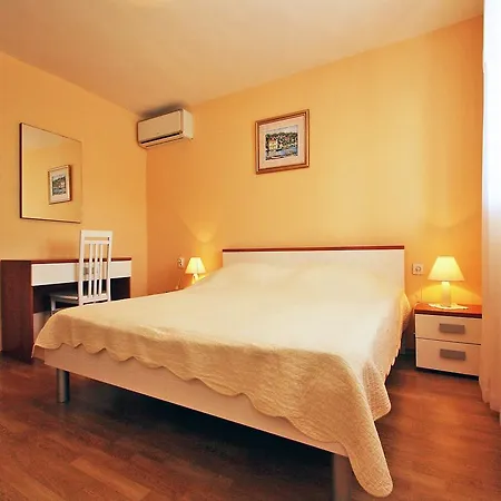Ines.1 Blato (Makarska)